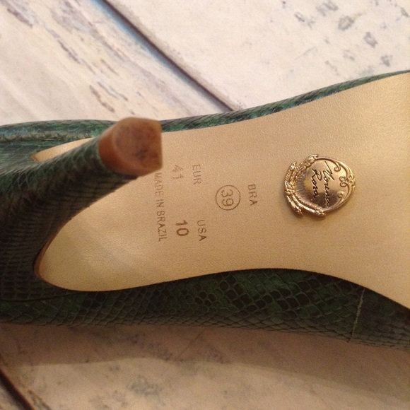 MORENO ROSA Green Python Snake Skin Heels - Picture 6 of 7